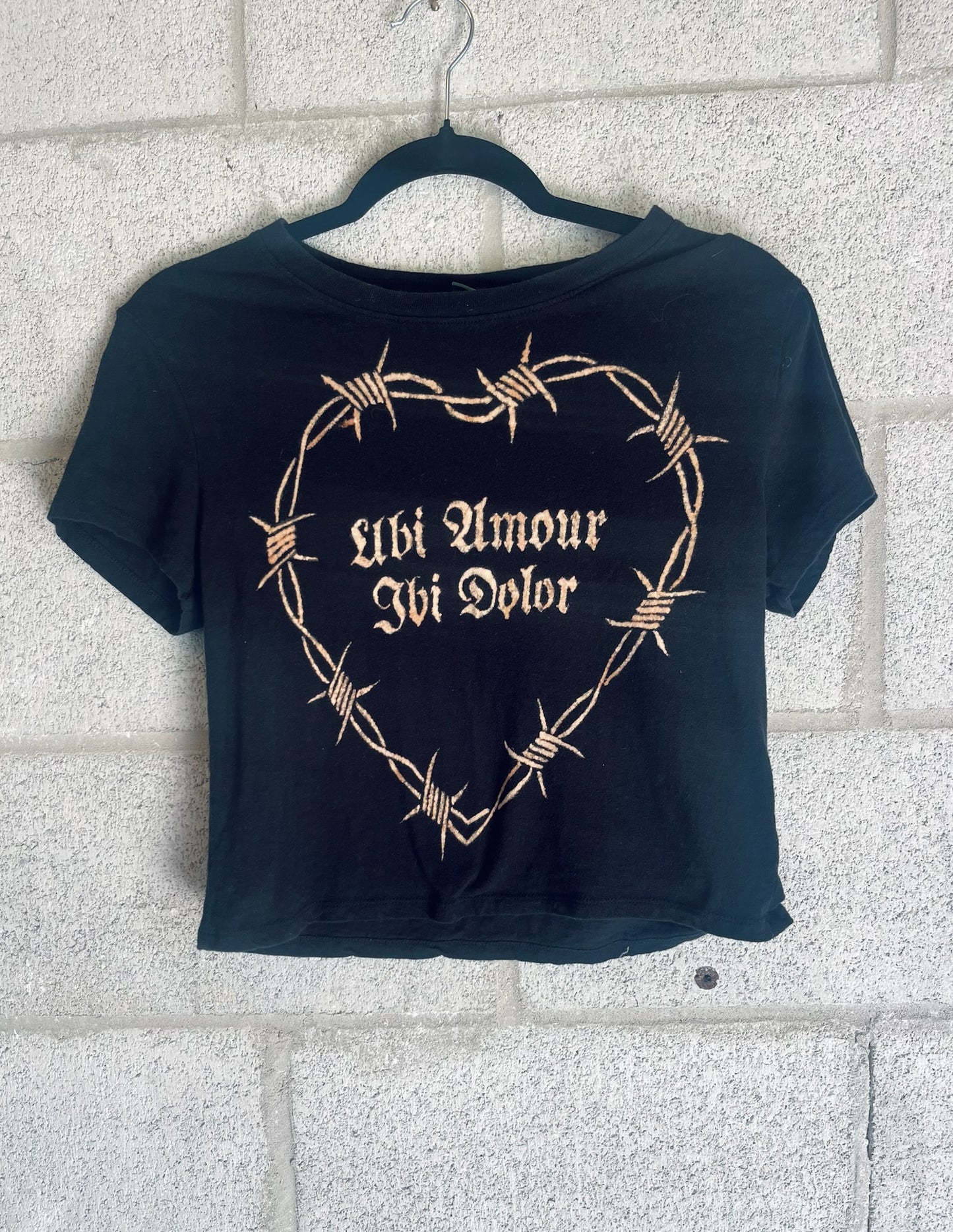 Ubi Amour Ibi Dolor Black Baby Tee - iambabyhands